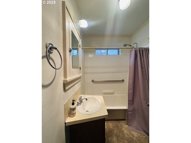 924 CHAMBERS St, Eugene, OR 97402