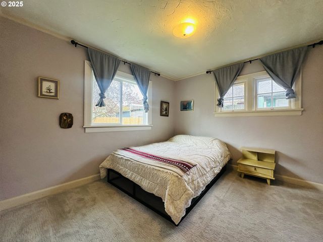 924 CHAMBERS St, Eugene, OR 97402