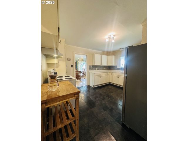 924 CHAMBERS St, Eugene, OR 97402