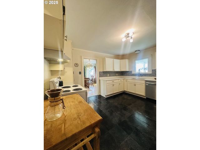 924 CHAMBERS St, Eugene, OR 97402