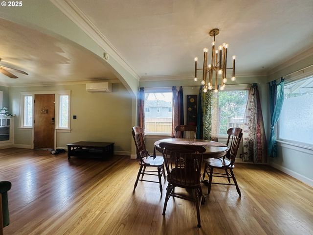 924 CHAMBERS St, Eugene, OR 97402