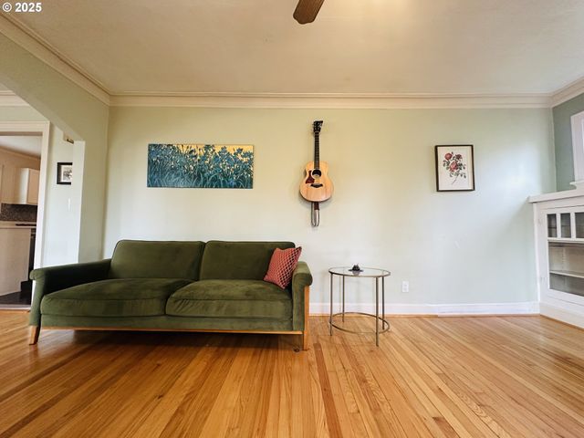 924 CHAMBERS St, Eugene, OR 97402