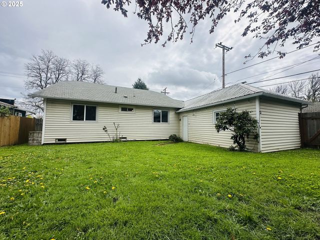 924 CHAMBERS St, Eugene, OR 97402