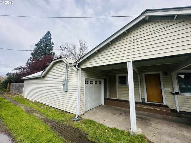 924 CHAMBERS St, Eugene, OR 97402
