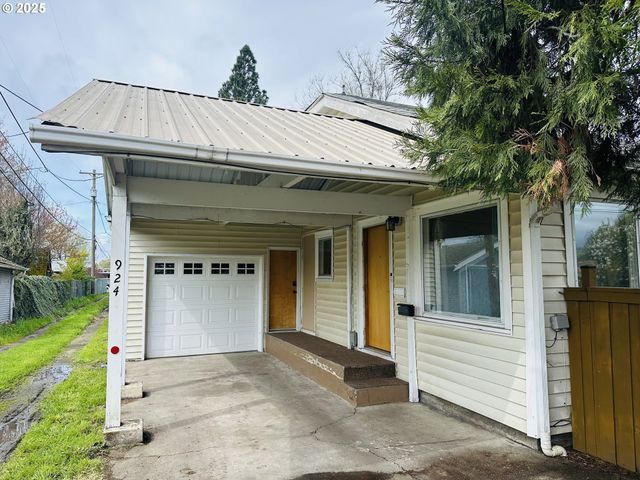 924 CHAMBERS St, Eugene, OR 97402