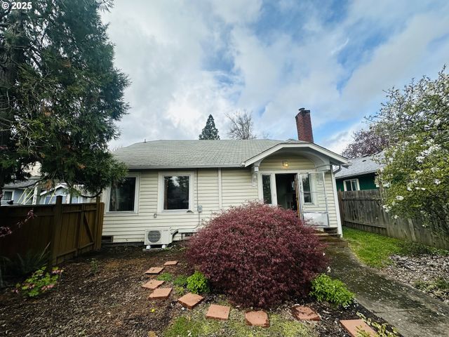 924 CHAMBERS St, Eugene, OR 97402