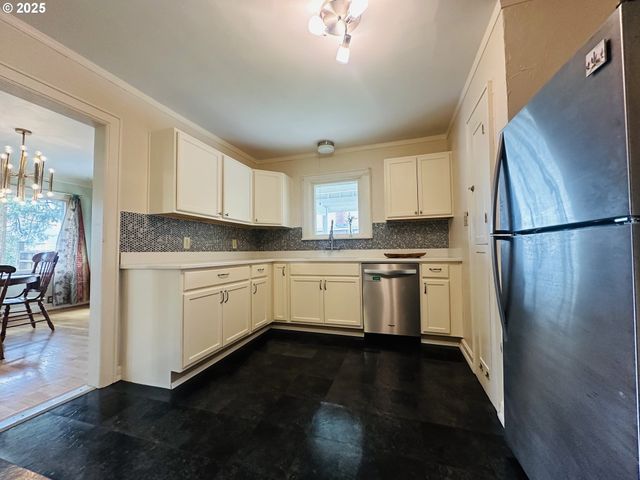 924 CHAMBERS St, Eugene, OR 97402