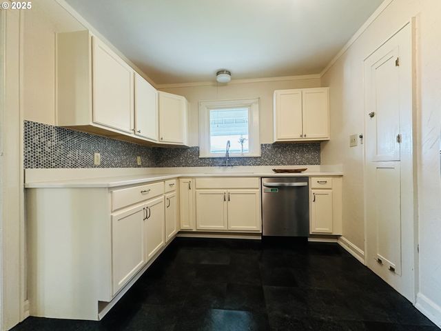924 CHAMBERS St, Eugene, OR 97402