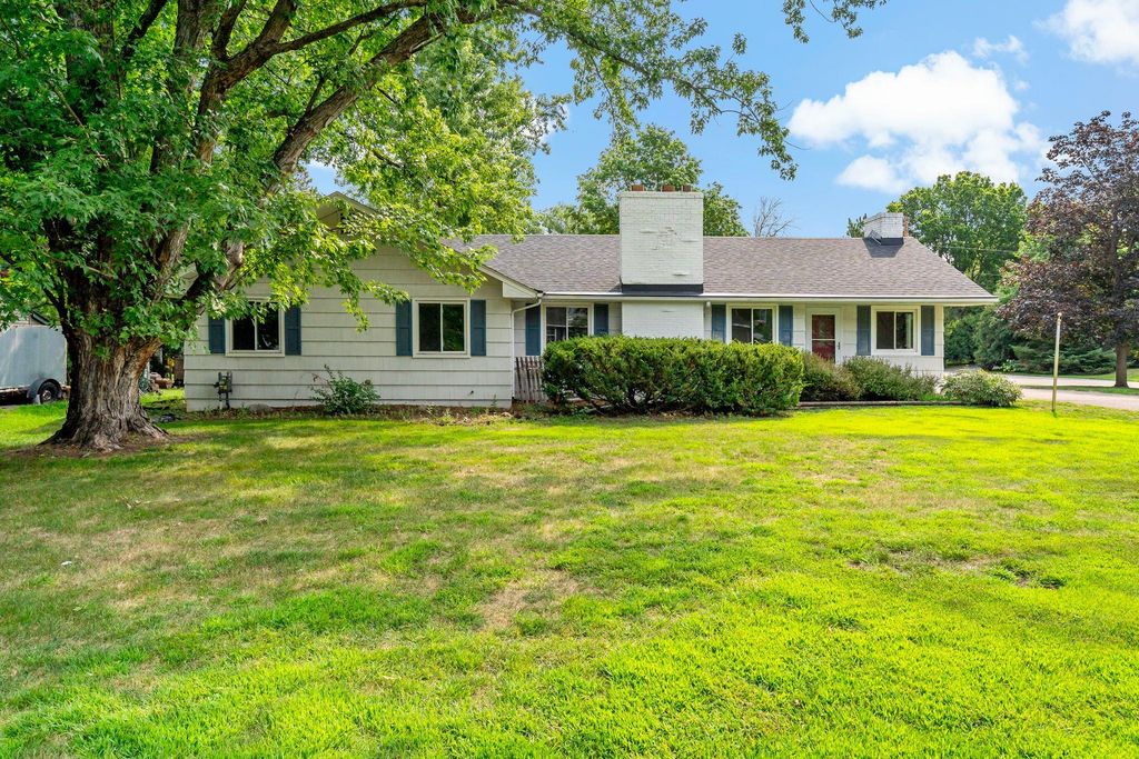 3567 Leroy Street, Deephaven, MN 55391