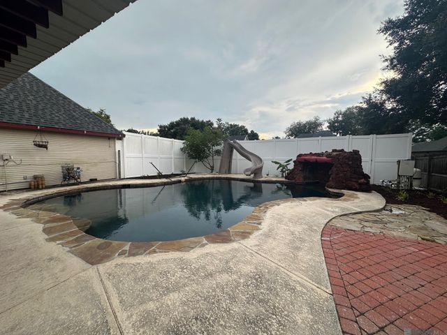 17240 Rennes Rd, Prairieville, LA 70769