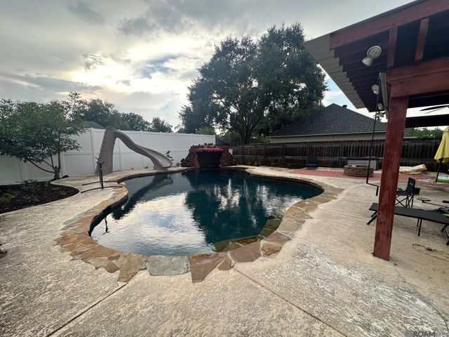 17240 Rennes Rd, Prairieville, LA 70769