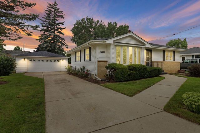 8920 20th AVENUE, Kenosha, WI 53143