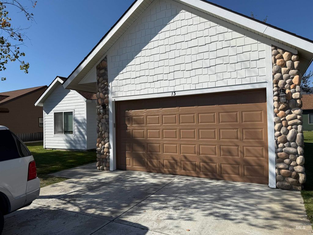 13 Charters Drive, Donnelly, ID 83615 photo 2