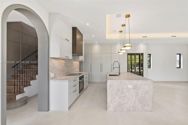 5262 La Gorce Dr, Miami Beach, FL 33140