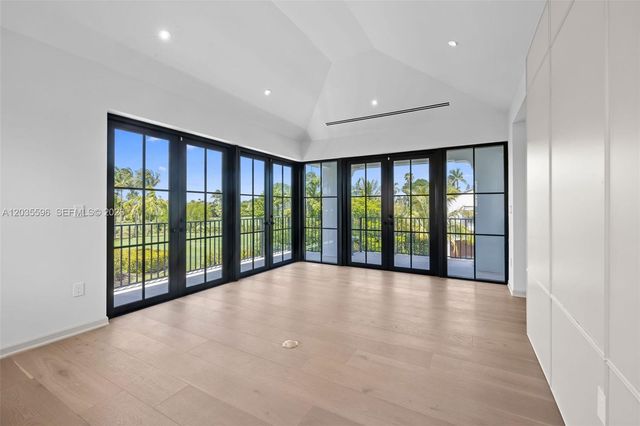 5262 La Gorce Dr, Miami Beach, FL 33140