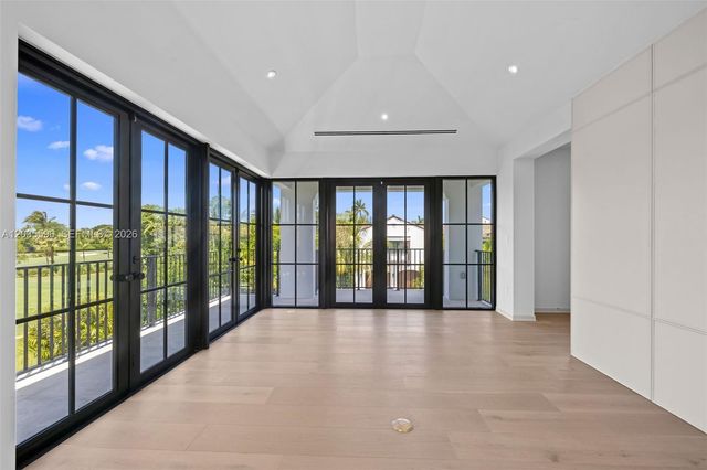 5262 La Gorce Dr, Miami Beach, FL 33140