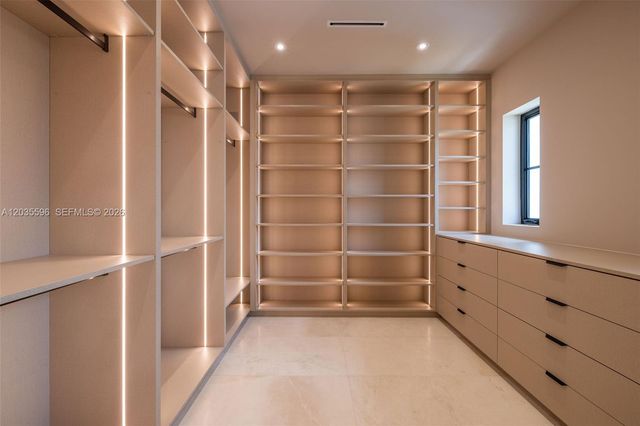5262 La Gorce Dr, Miami Beach, FL 33140