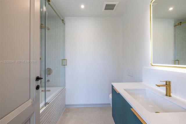 5262 La Gorce Dr, Miami Beach, FL 33140