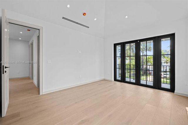 5262 La Gorce Dr, Miami Beach, FL 33140