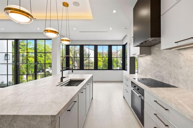 5262 La Gorce Dr, Miami Beach, FL 33140