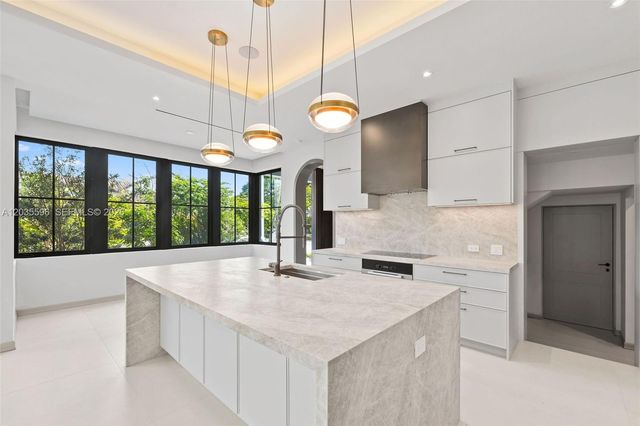 5262 La Gorce Dr, Miami Beach, FL 33140
