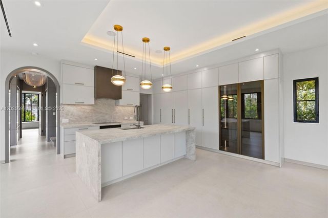 5262 La Gorce Dr, Miami Beach, FL 33140