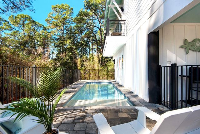 255 E Seahorse Circle, Santa Rosa Beach, FL 32459