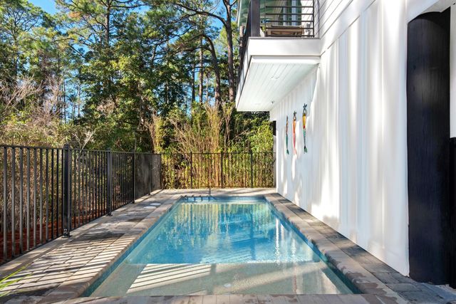 255 E Seahorse Circle, Santa Rosa Beach, FL 32459