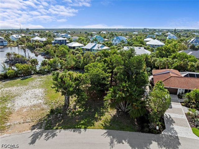 564 Chert CT, Sanibel, FL 33957