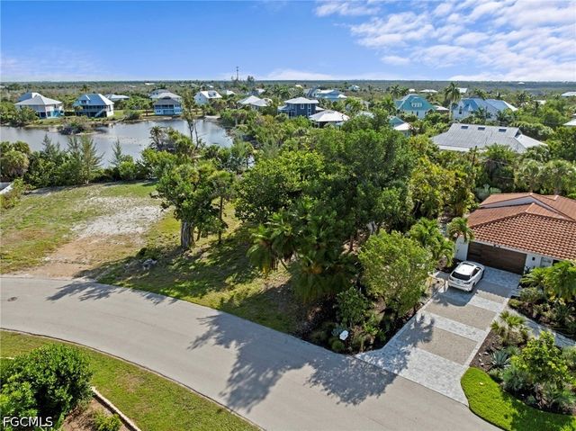 564 Chert CT, Sanibel, FL 33957