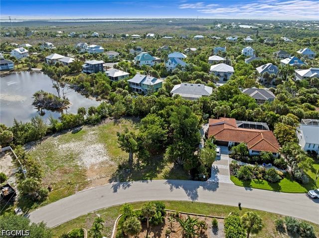 564 Chert CT, Sanibel, FL 33957