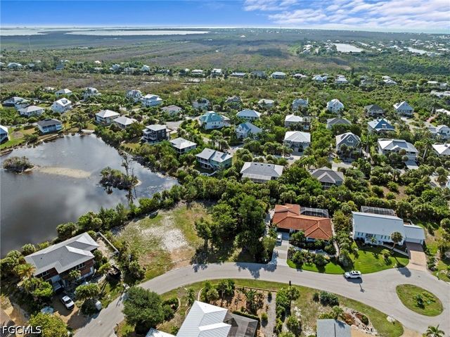 564 Chert CT, Sanibel, FL 33957