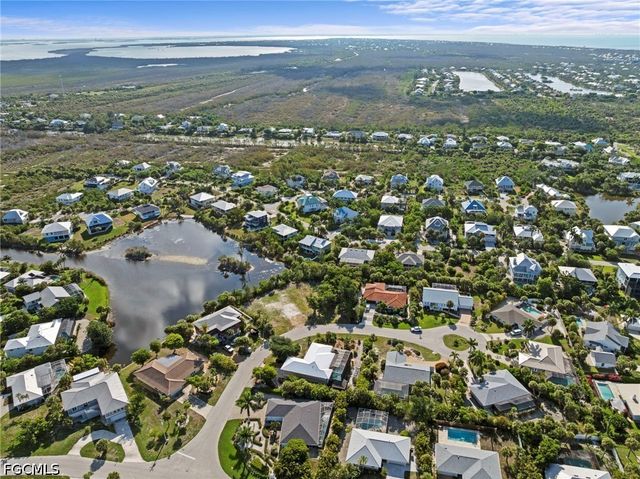 564 Chert CT, Sanibel, FL 33957