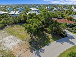 564 Chert CT, Sanibel, FL 33957