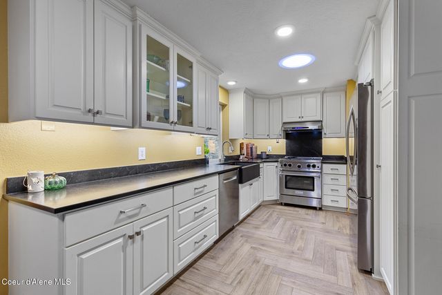5936 N Pinegrove Dr, Coeur D'alene, ID 83815