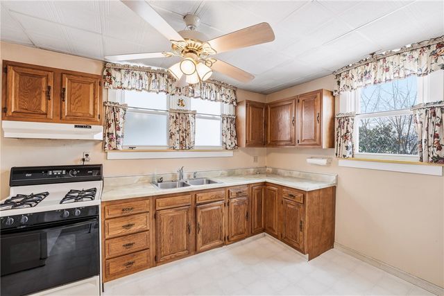 711 Hiland Ave, Coraopolis, PA 15108