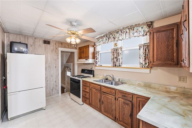 711 Hiland Ave, Coraopolis, PA 15108