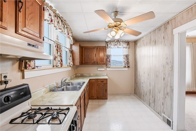 711 Hiland Ave, Coraopolis, PA 15108