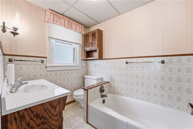 711 Hiland Ave, Coraopolis, PA 15108