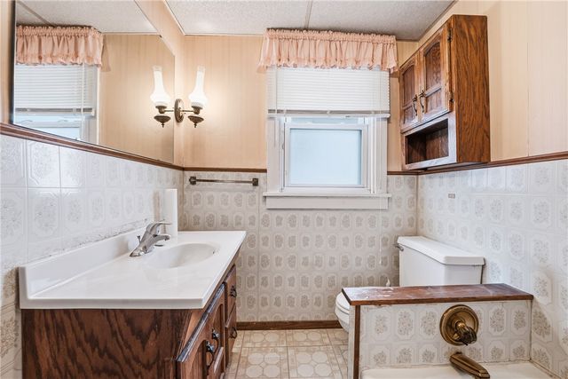 711 Hiland Ave, Coraopolis, PA 15108