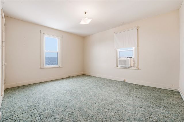 711 Hiland Ave, Coraopolis, PA 15108