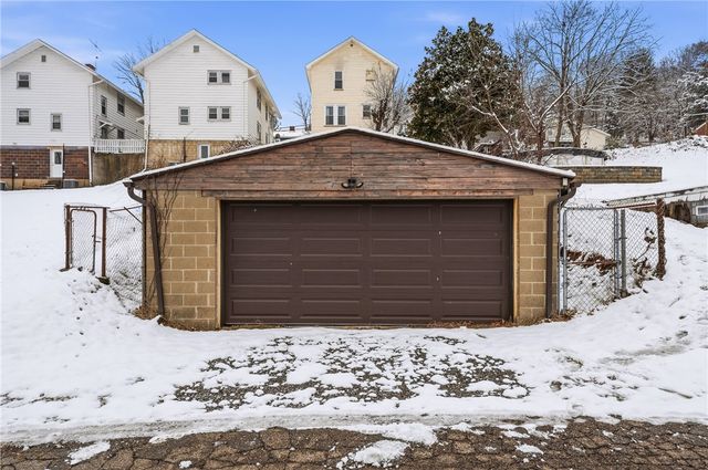 711 Hiland Ave, Coraopolis, PA 15108