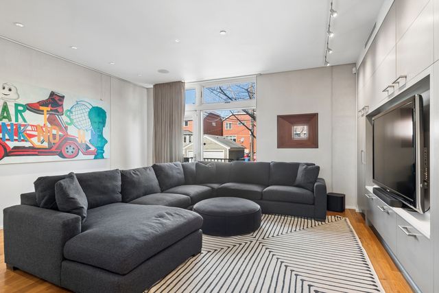 1445 W Lill Avenue, Chicago, IL 60614