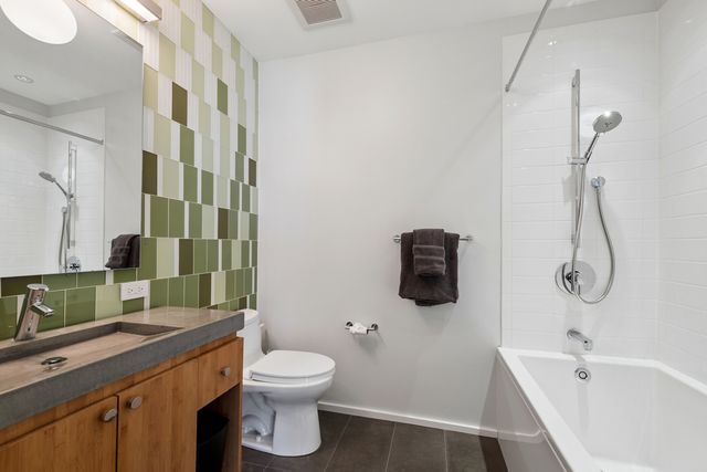 1445 W Lill Avenue, Chicago, IL 60614