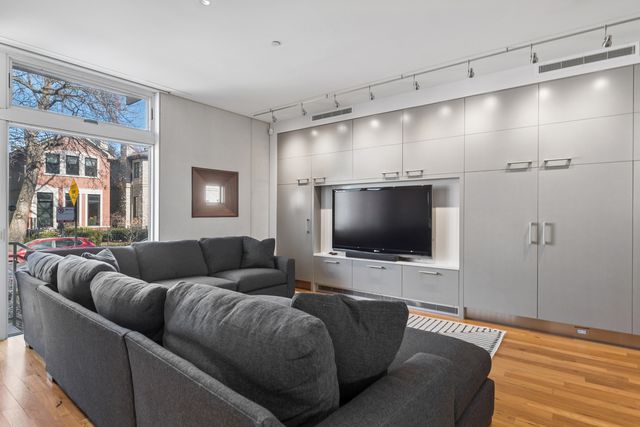 1445 W Lill Avenue, Chicago, IL 60614