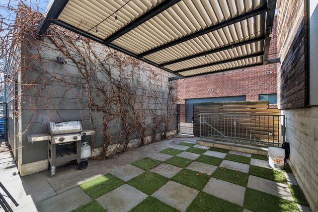 1445 W Lill Avenue, Chicago, IL 60614