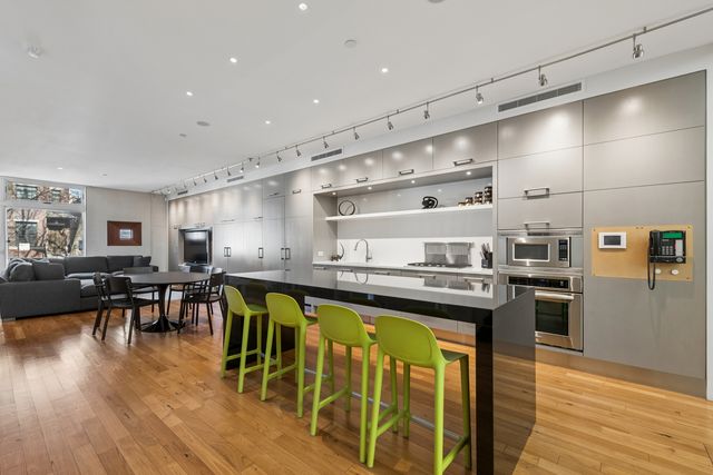 1445 W Lill Avenue, Chicago, IL 60614