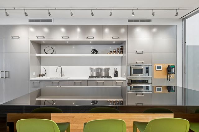 1445 W Lill Avenue, Chicago, IL 60614