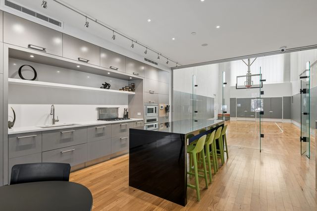 1445 W Lill Avenue, Chicago, IL 60614