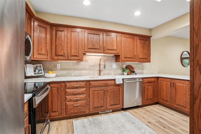 1585 Matterhorn Drive NE, Cedar Rapids, IA 52402